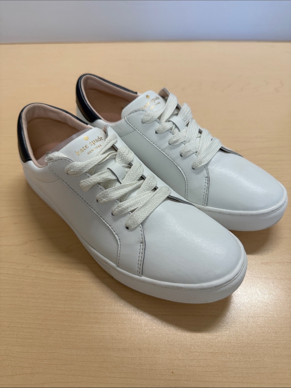 Kate Spade Alanna White Leather Sneakers Navy Accent Excellent Condition 8.5 - Picture 2 of 15
